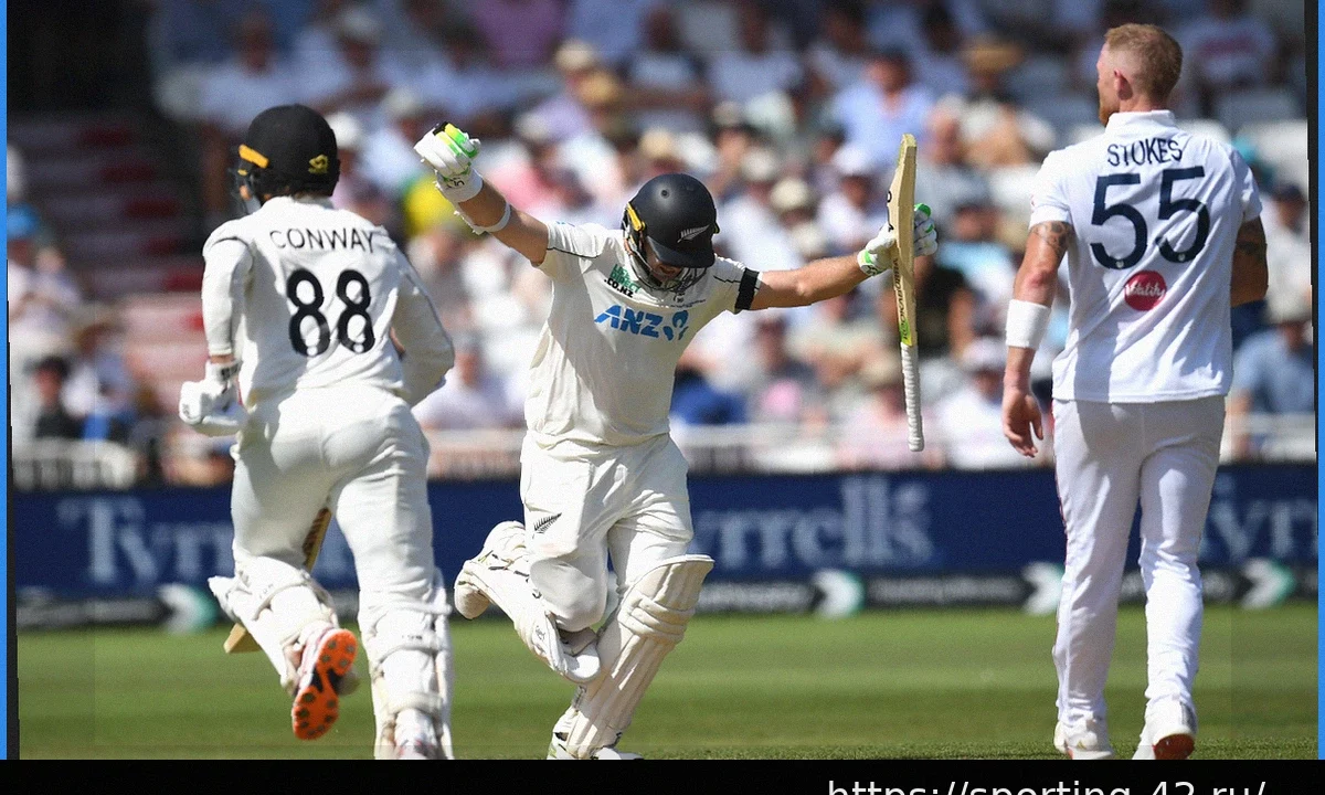 Latham, Conway post unbroken double-century stand in sweltering conditions